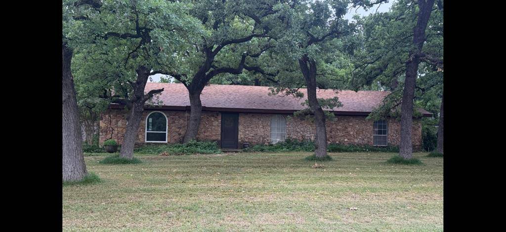 703 W Sherman Street, Chico, TX 76431