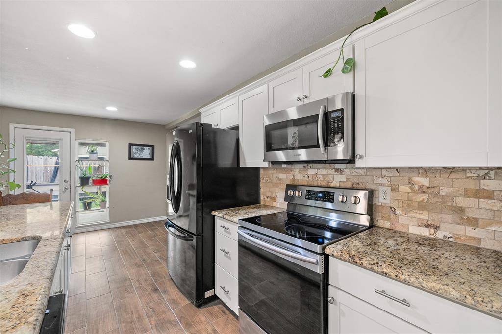 2015 Roberts Drive, Granbury, TX 76048