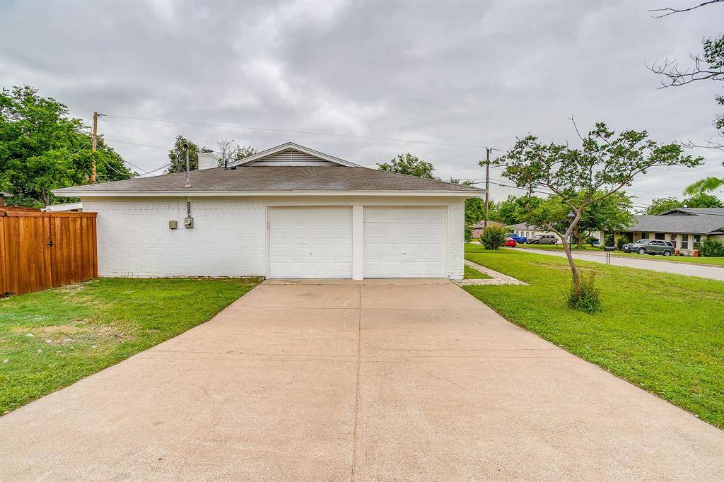 220 Rolling Hills Drive, Aledo, TX 76008