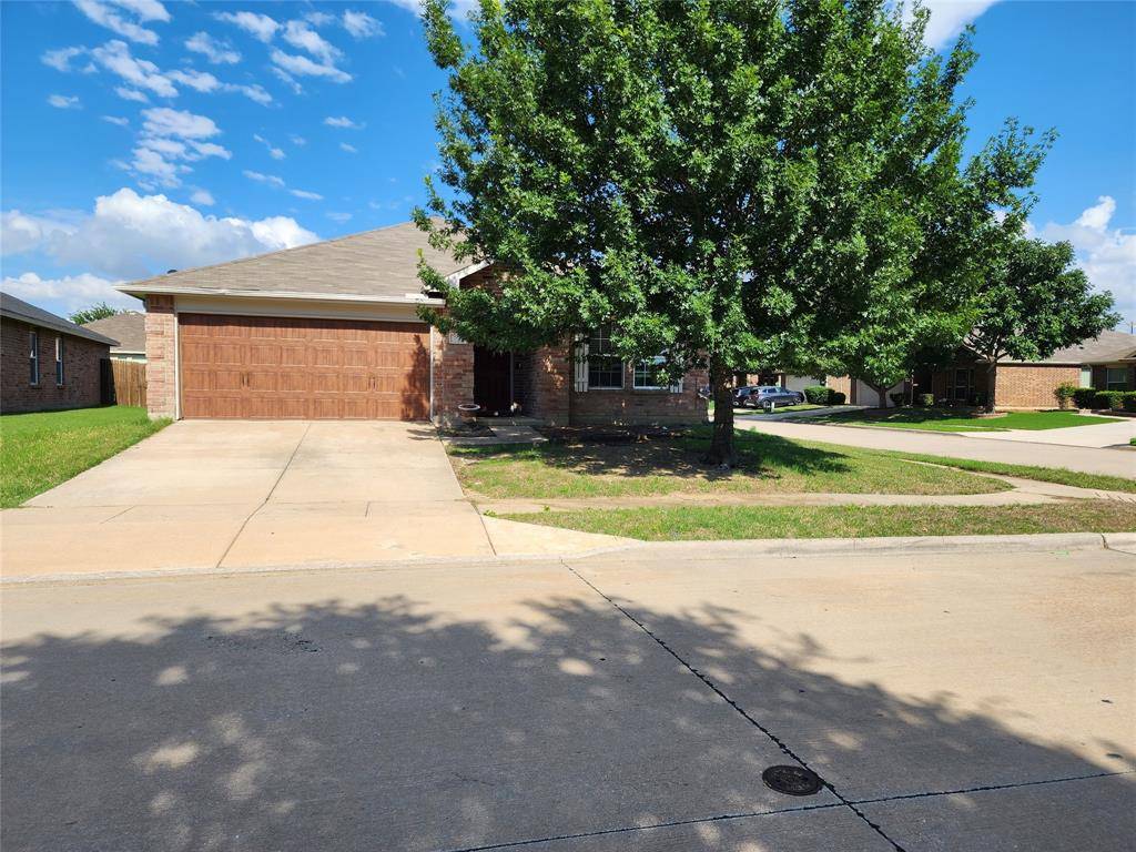 700 Swan Drive, Aubrey, TX 76227