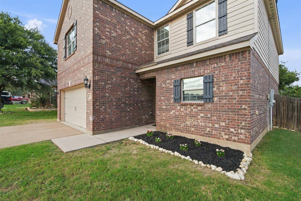 177 Buffalo Ridge Drive, Newark, TX 76071
