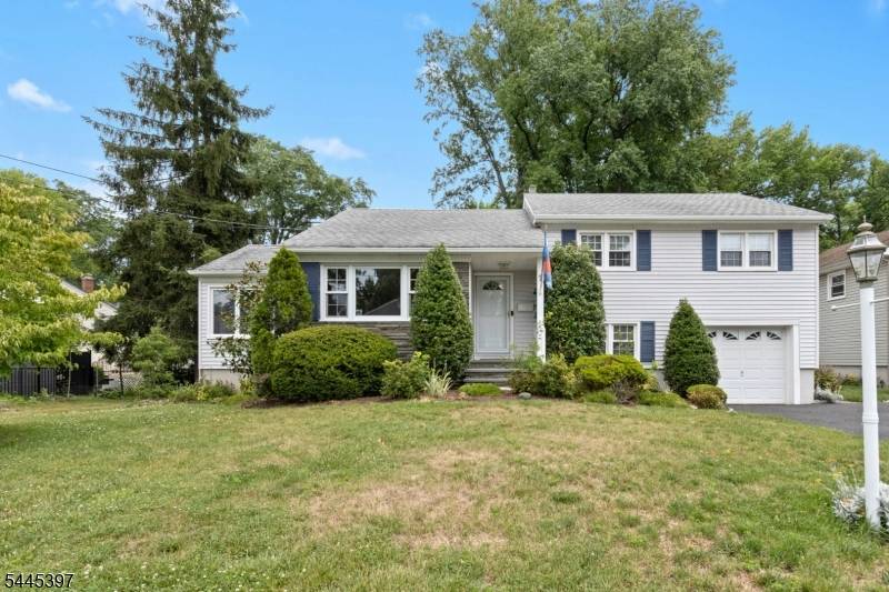 1 Aberdeen Ct, Cranford Twp., NJ 07016