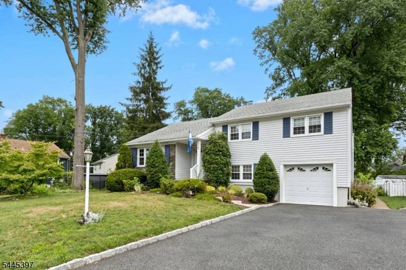 1 Aberdeen Ct, Cranford Twp., NJ 07016