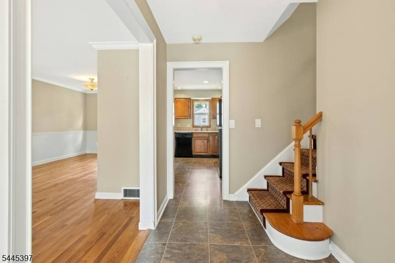 1 Aberdeen Ct, Cranford Twp., NJ 07016
