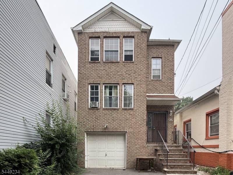 35 Tillinghast St, Newark City, NJ 07108