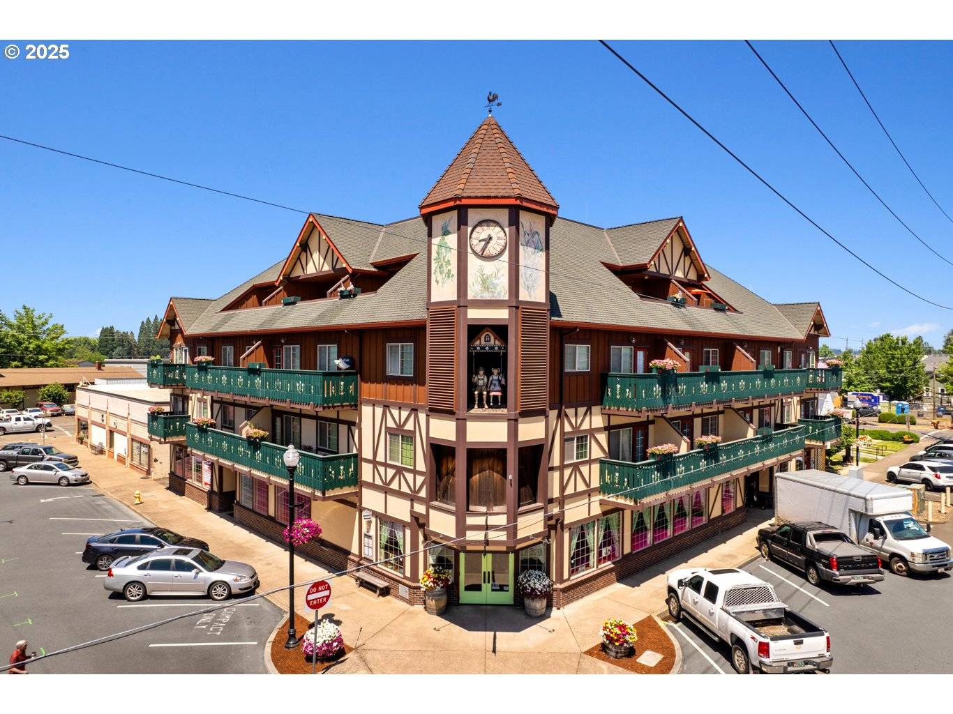 190 E CHARLES ST, Mt Angel, OR 97362