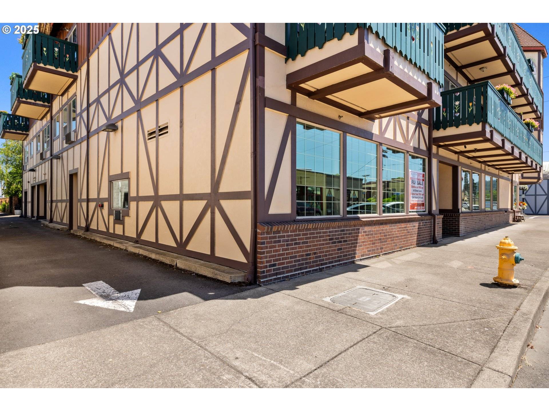 190 E CHARLES ST, Mt Angel, OR 97362