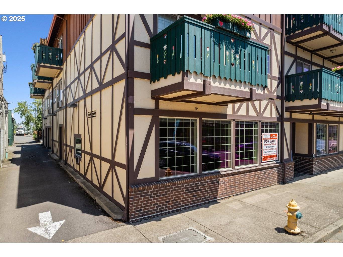190 E CHARLES ST, Mt Angel, OR 97362