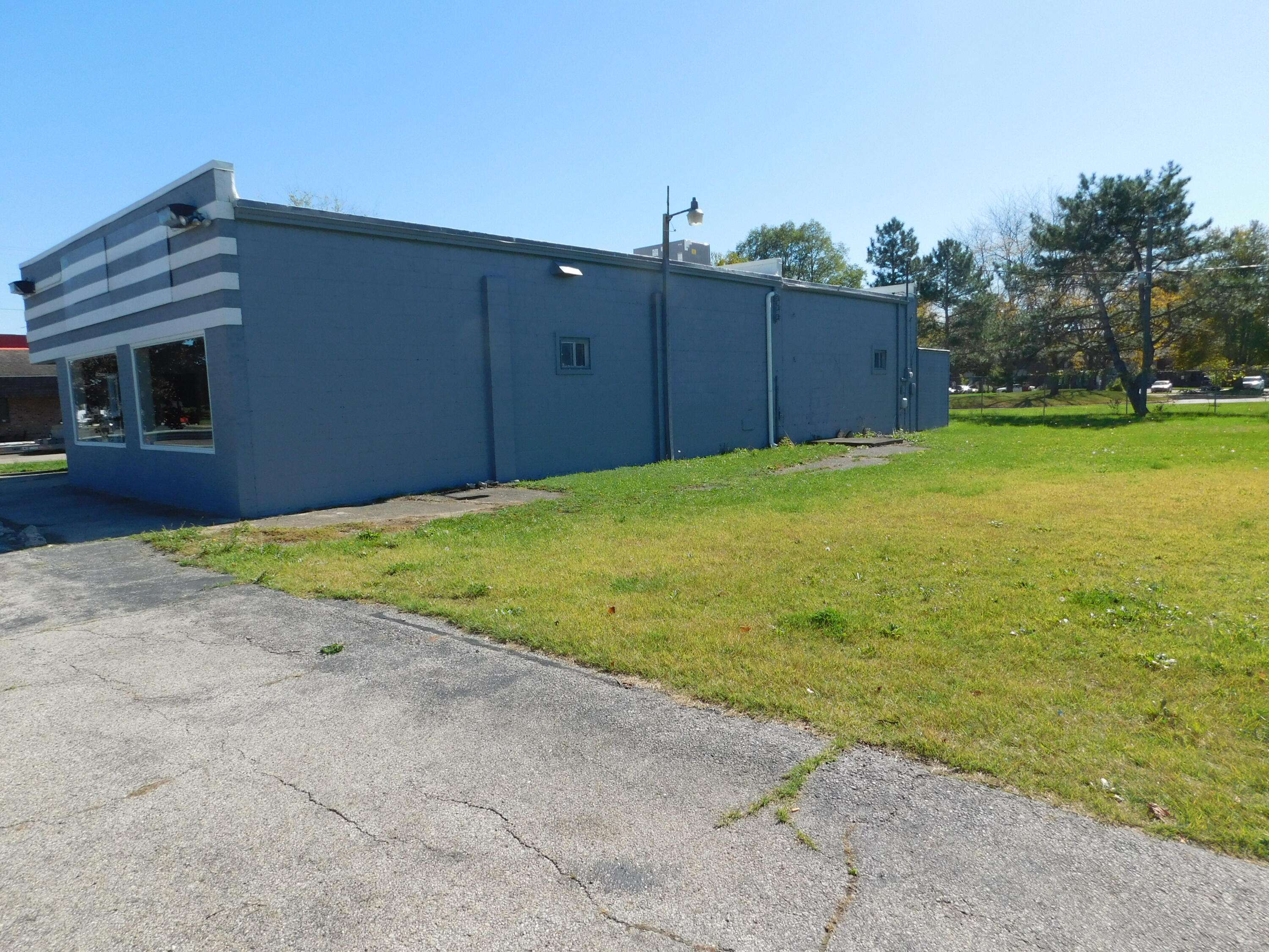 301 W Michigan AVE, Paw Paw Vllg, MI 49079