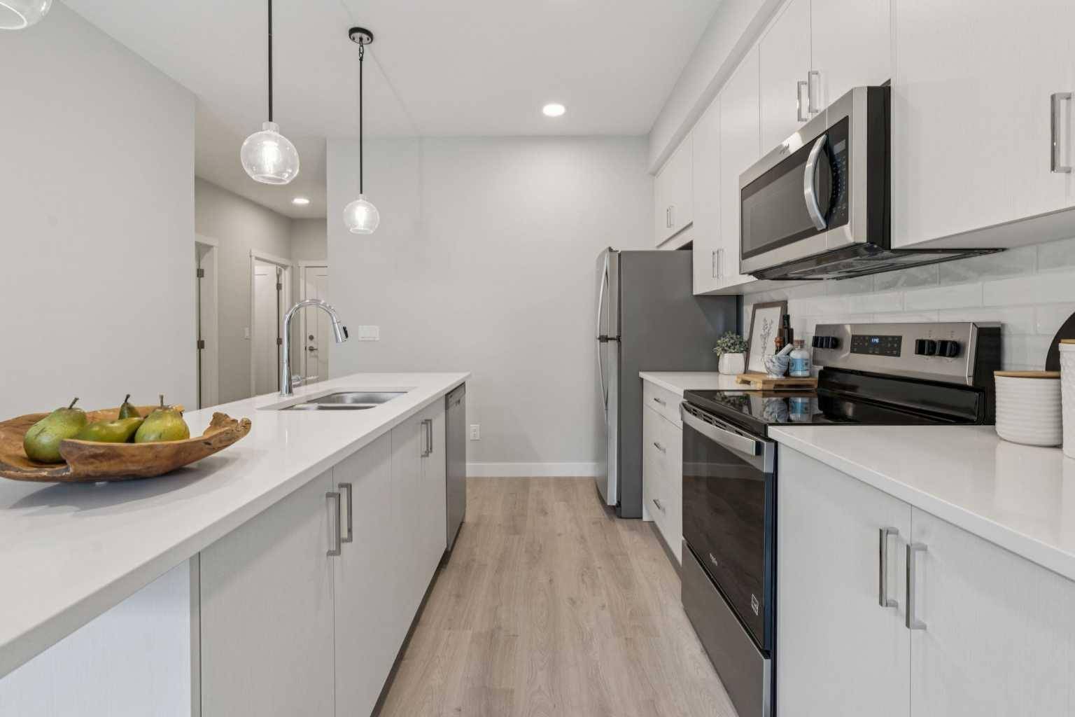 655 Shawnee SQ SW #201, Calgary, AB T2Y 1E3