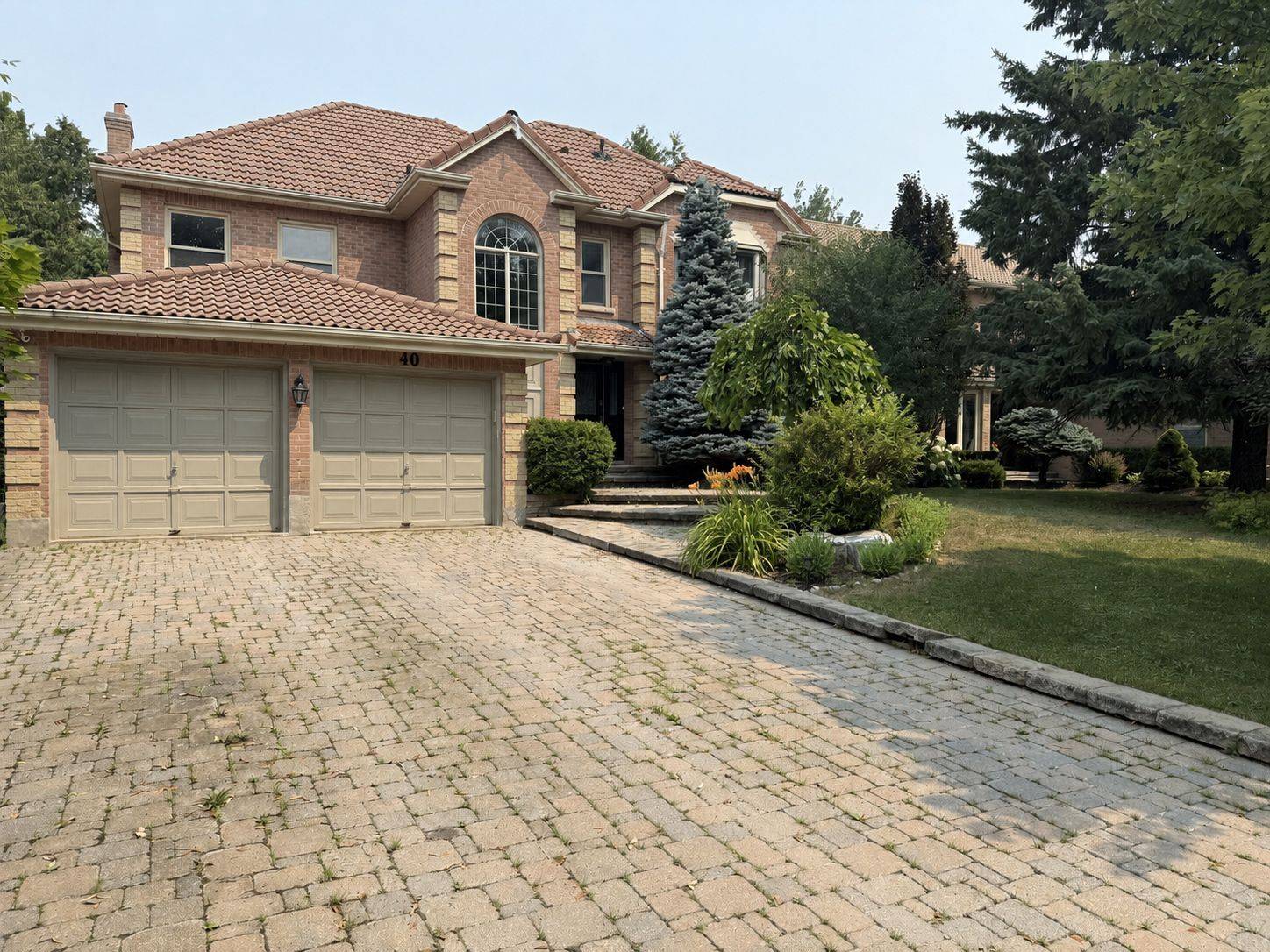 40 Cranberry LN, Aurora, ON L4G 5Z3