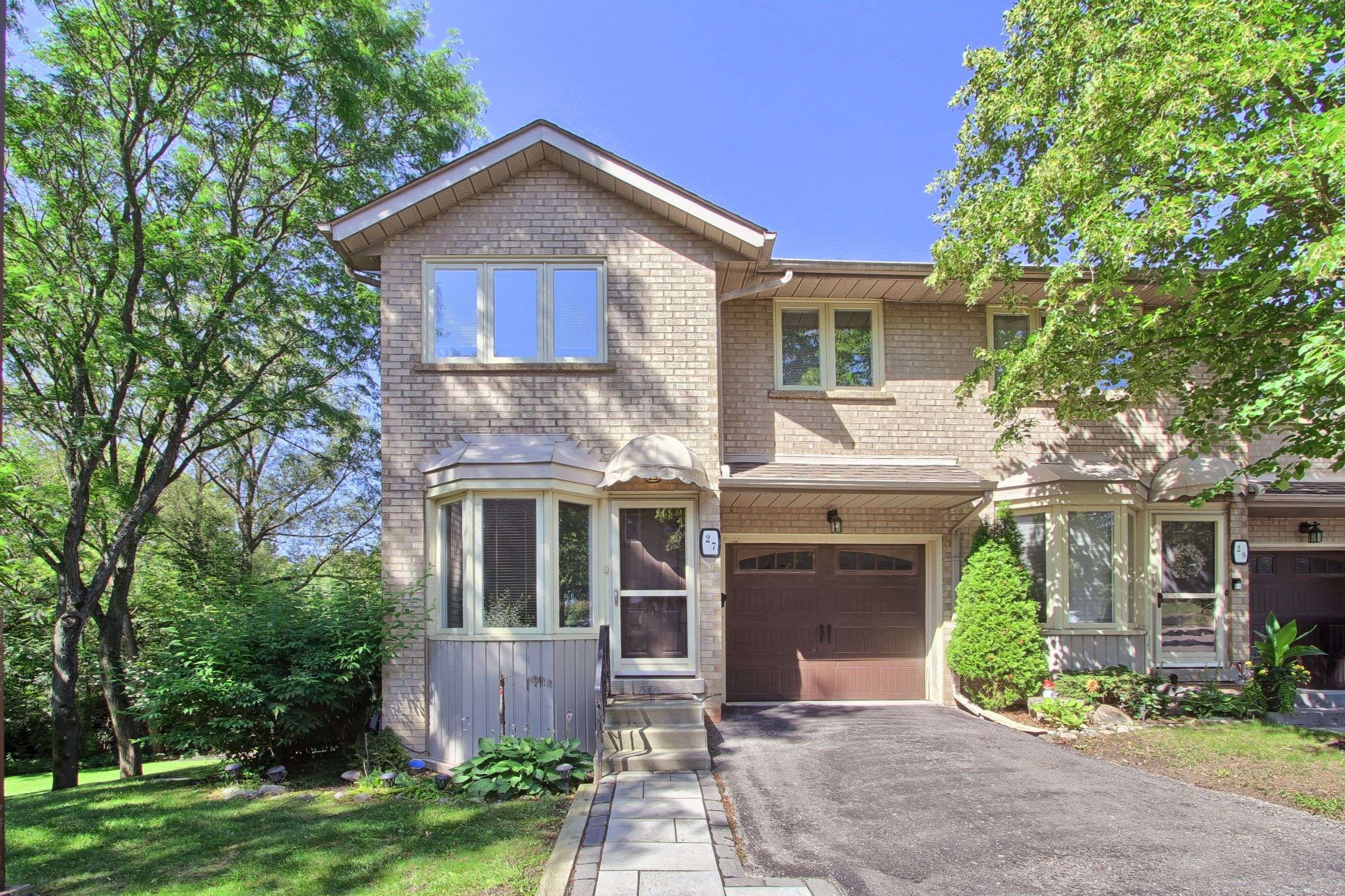 27 Anderson PL, Aurora, ON L4G 6G4