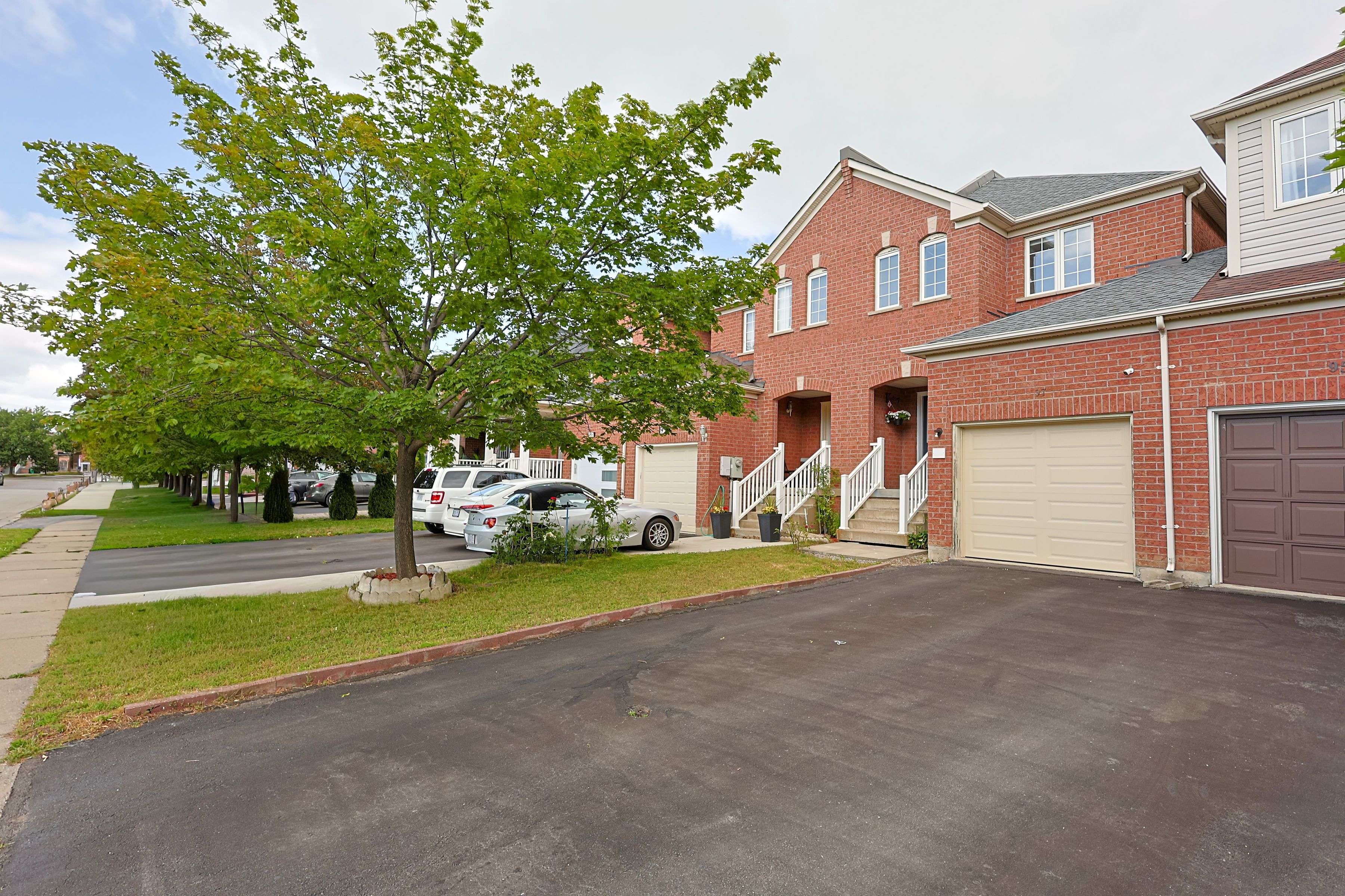 97 Zia Dodda CRES, Brampton, ON L6P 1J4