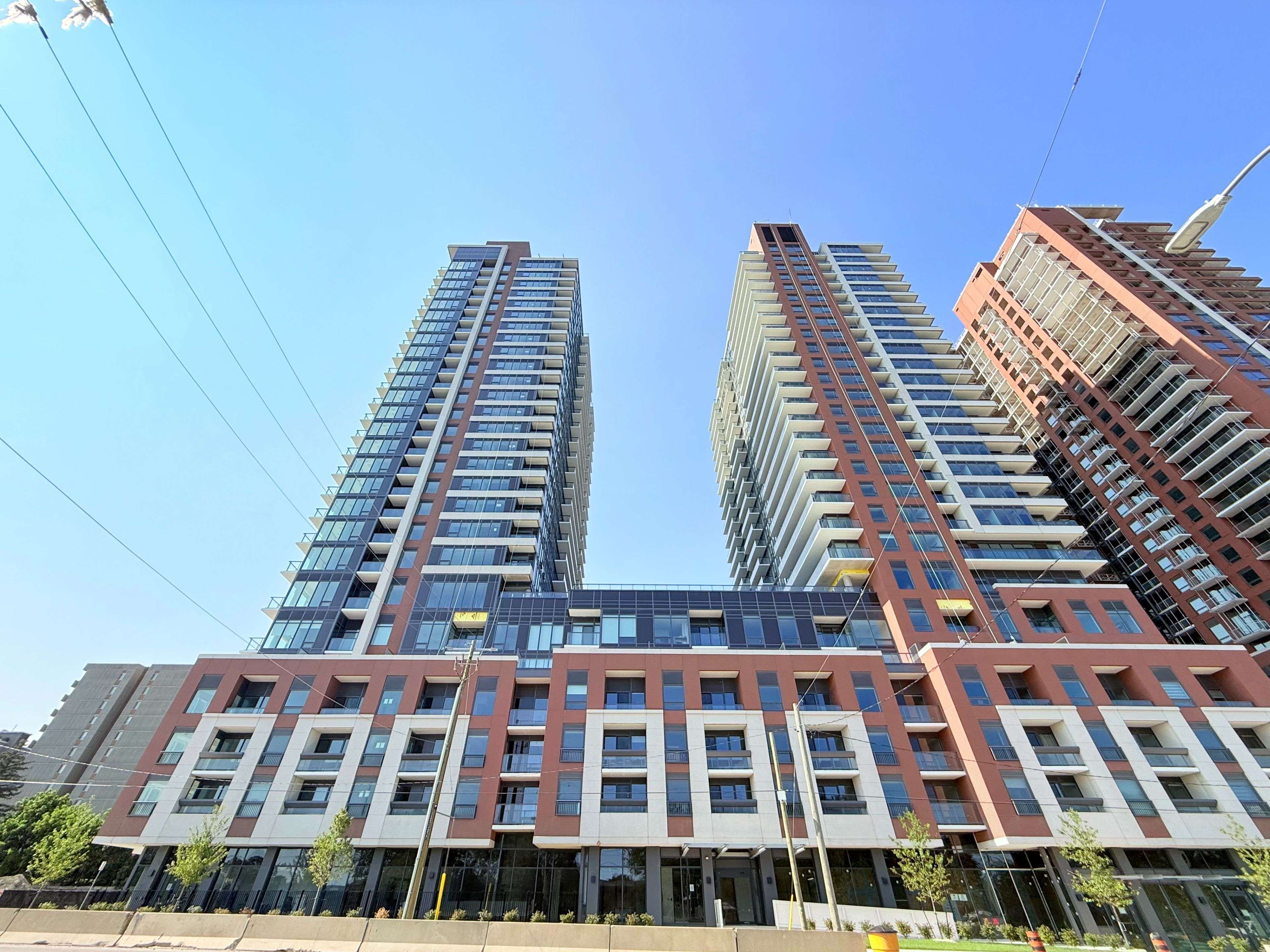4010 Eglinton AVE W #707, Toronto W09, ON M9A 0G5