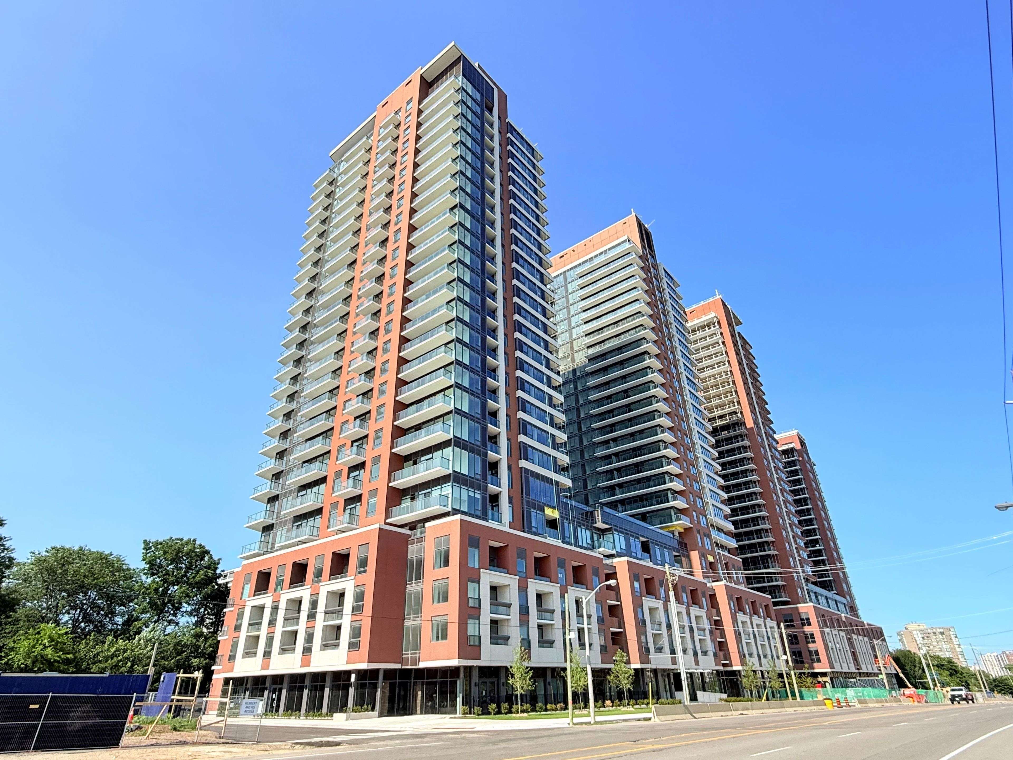 4010 Eglinton AVE W #707, Toronto W09, ON M9A 0G5