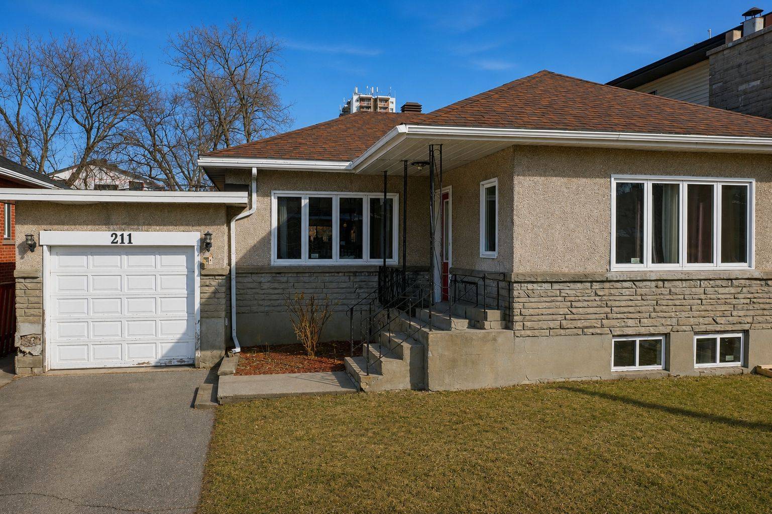 211 Columbus AVE, Overbrook - Castleheights And Area, ON K1K 1P7