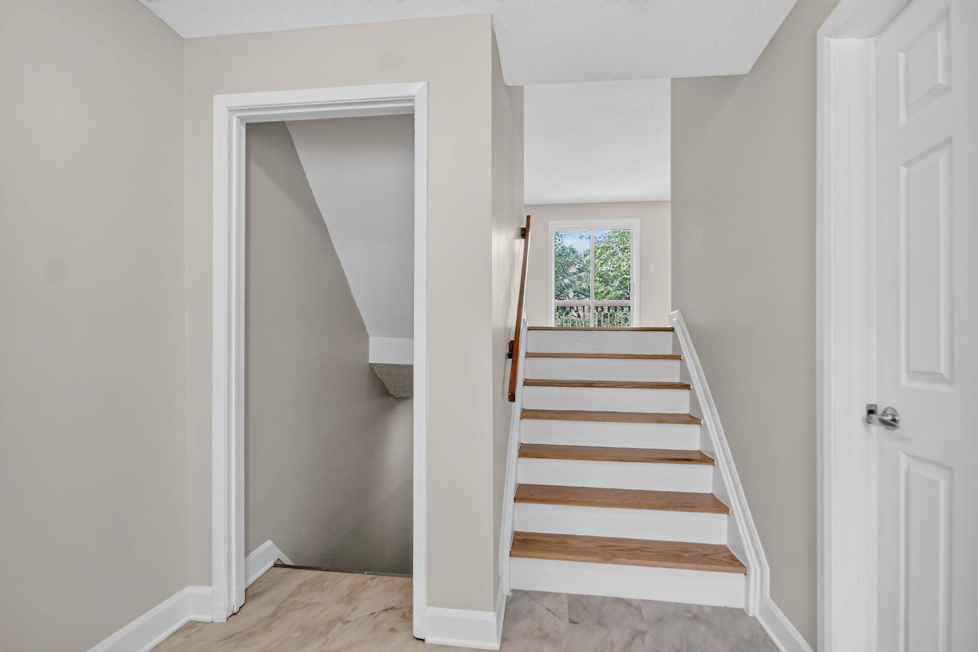 85 Glen Park DR, Blackburn Hamlet, ON K1B 3Z1