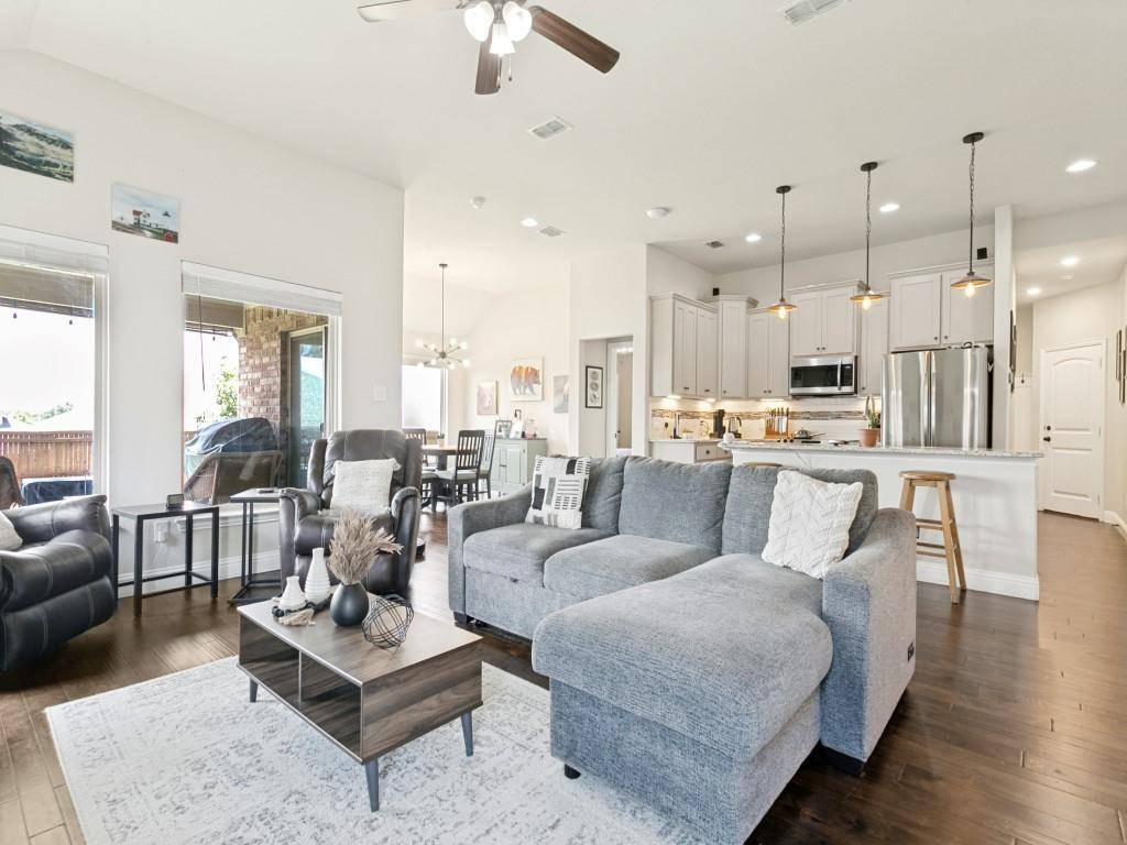 3912 Kensington Drive, Sanger, TX 76266