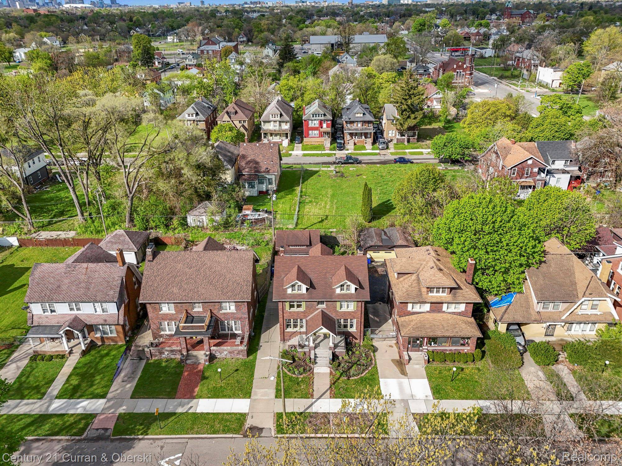 4815 Iroquois ST, Detroit, MI 48214