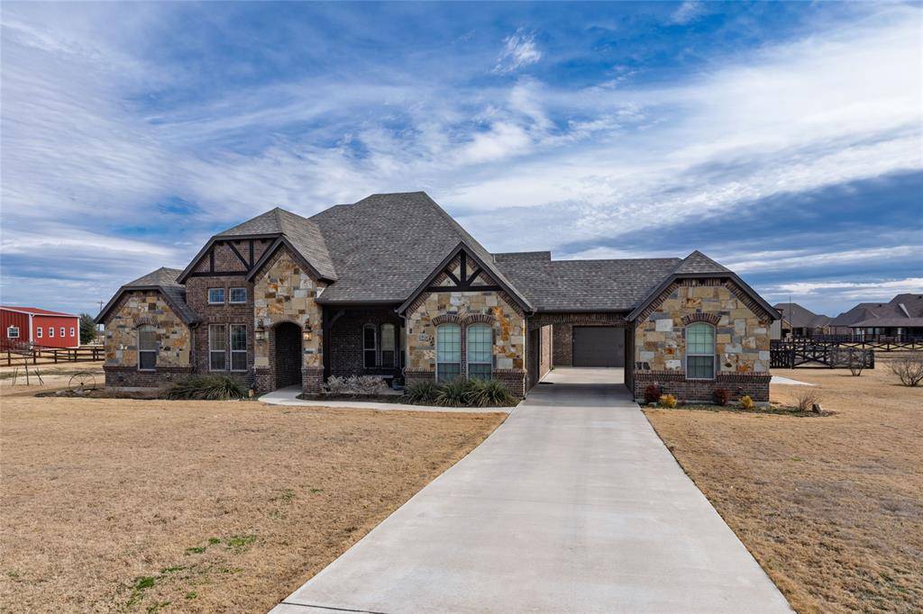 9111 Iron Mountain Trail, Justin, TX 76247