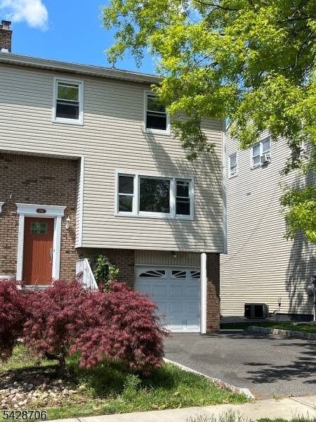 17B Garden Dr, Elmwood Park Boro, NJ 07407