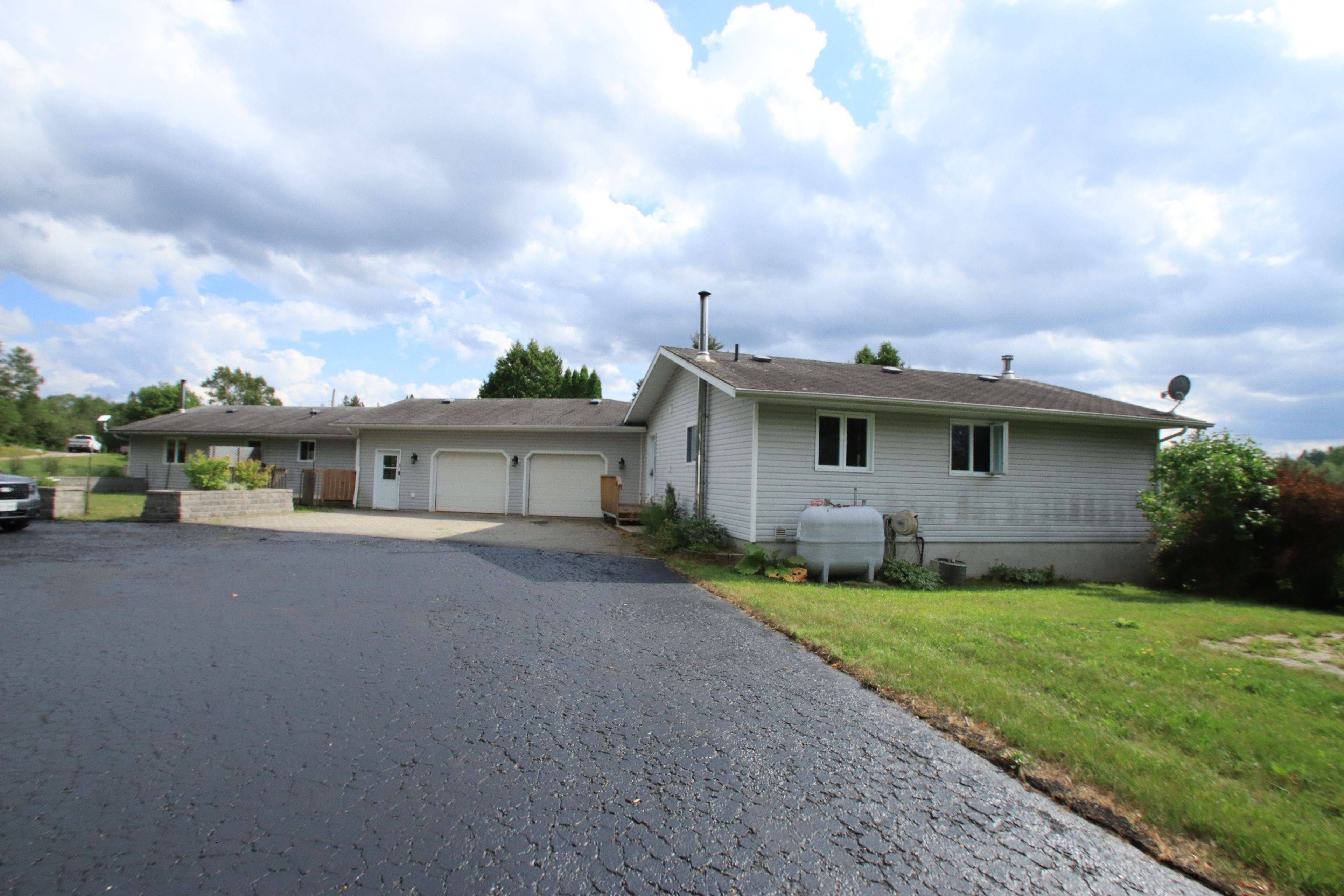 25 Meadow DR, East Ferris, ON P0H 1K0