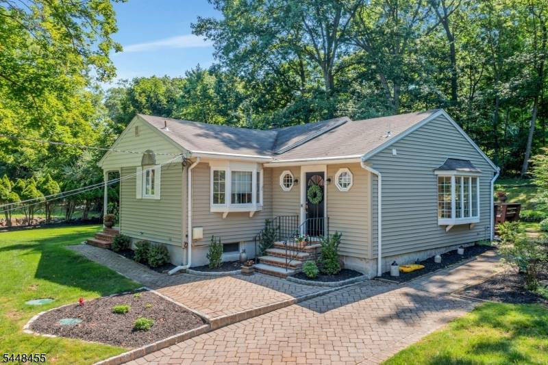 21 Hickory Dr, Oakland Boro, NJ 07436