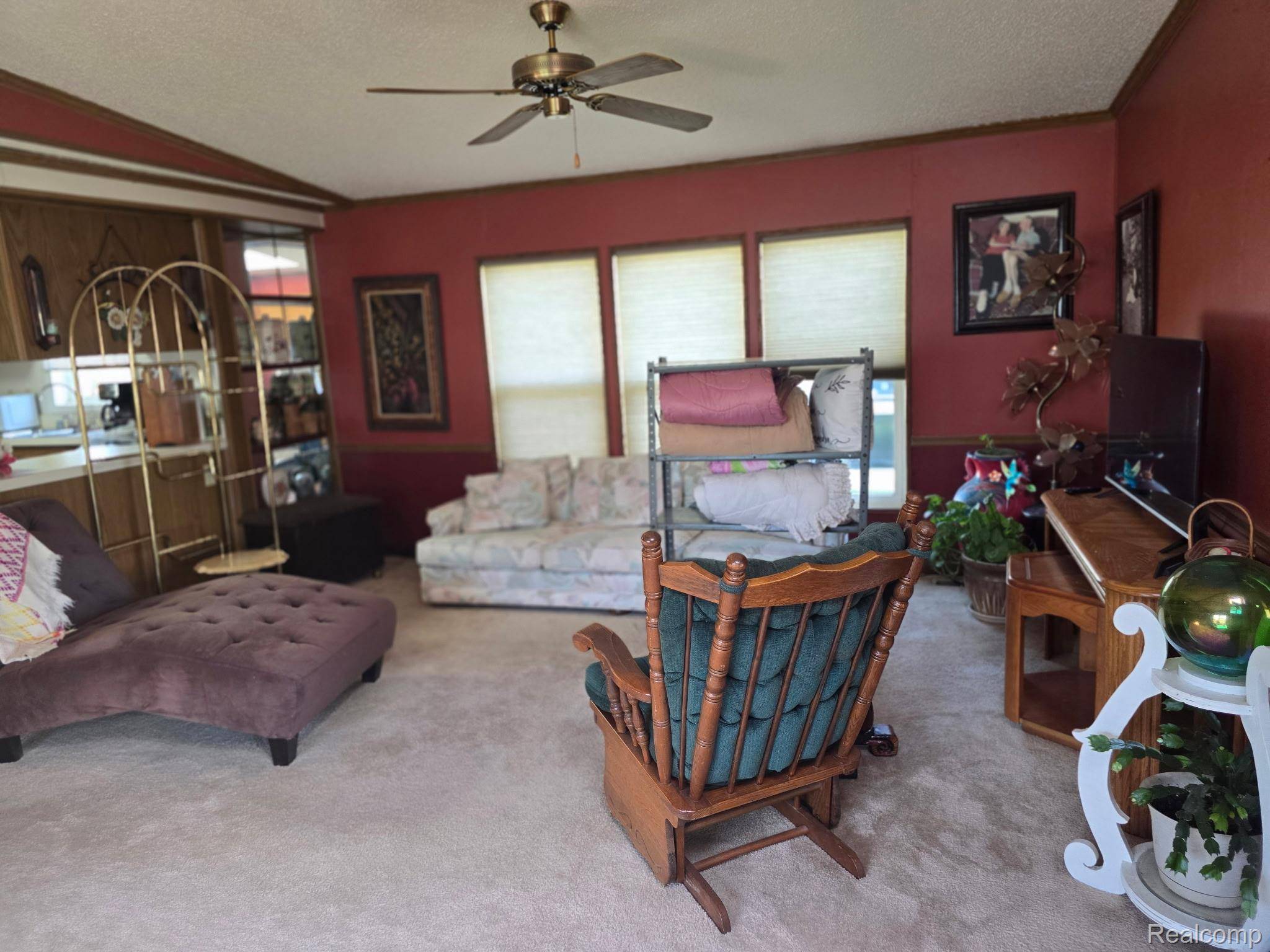 211 Pinewood Dr, White Lake Charter Township, MI 48386
