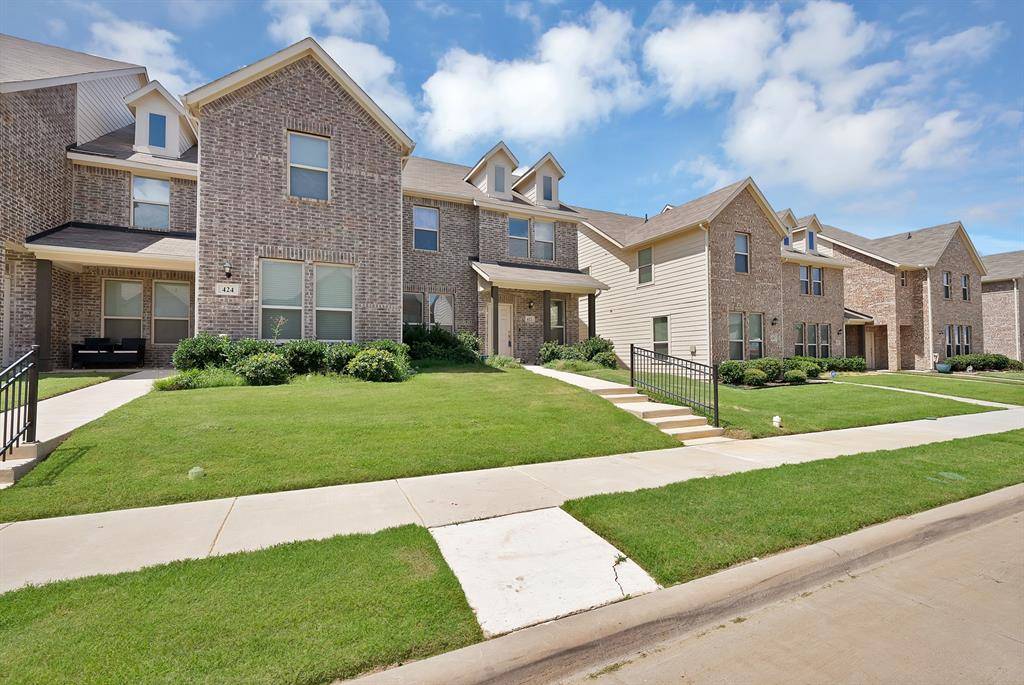 422 Milverton Drive, Fort Worth, TX 76036