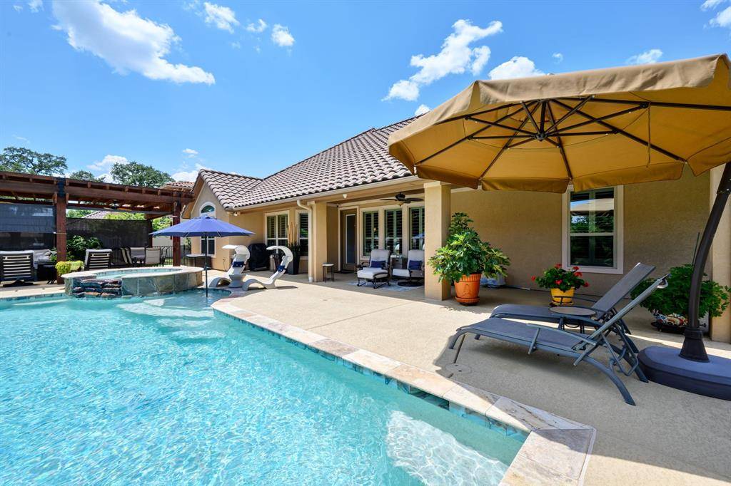 1104 Catalina Bay Boulevard, Granbury, TX 76048