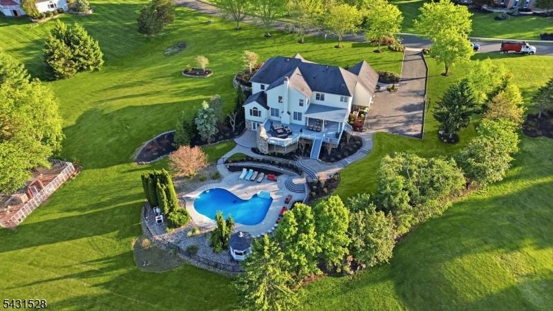 9 Christie Way, Branchburg Twp., NJ 08853