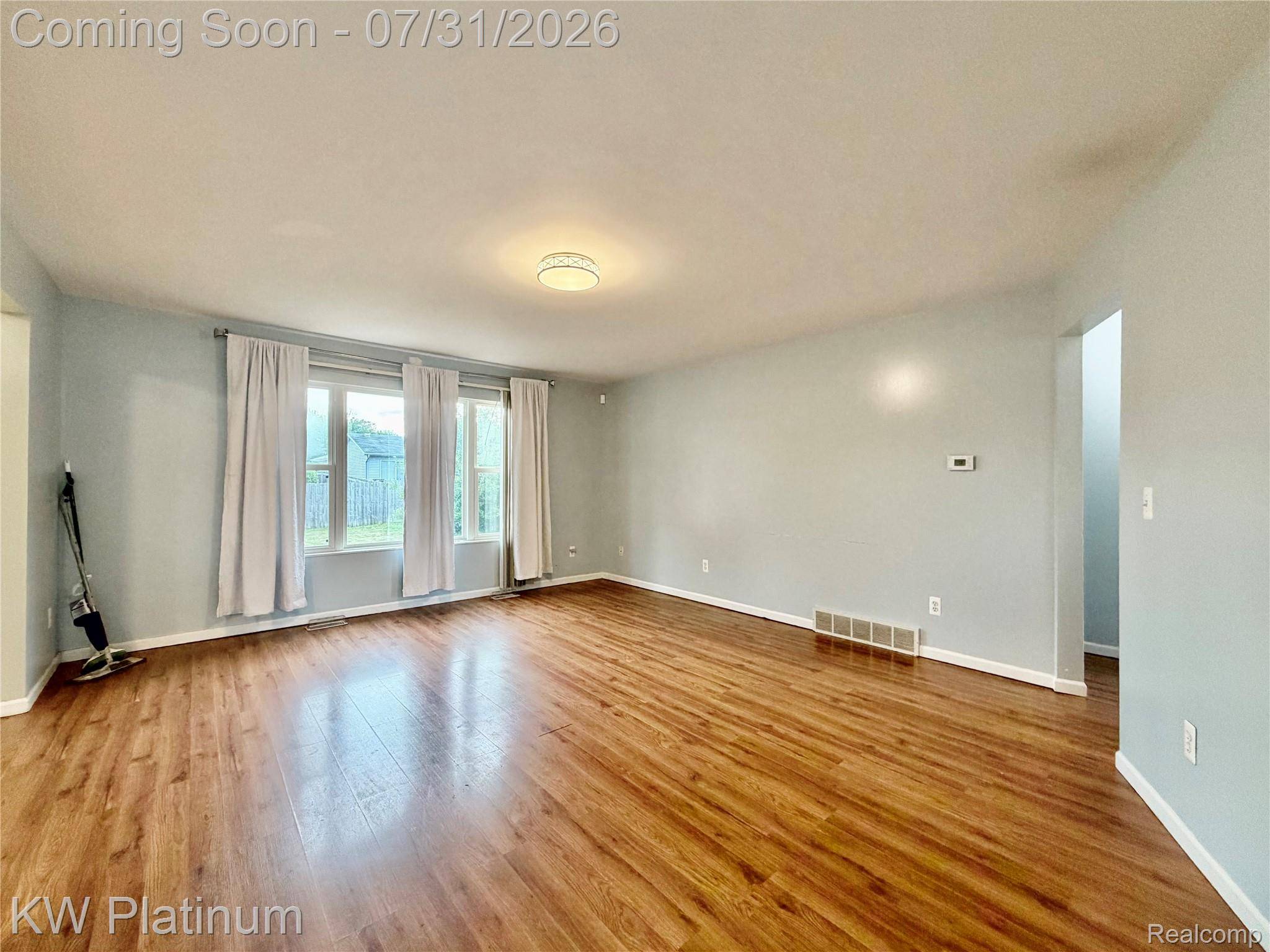 1918 Roselawn CT, Port Huron, MI 48060