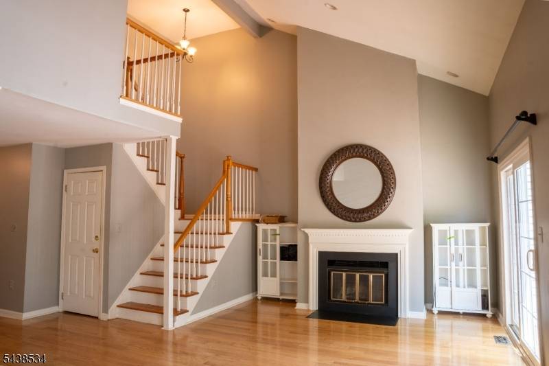4 Delaware Ln, Branchburg Twp., NJ 08876