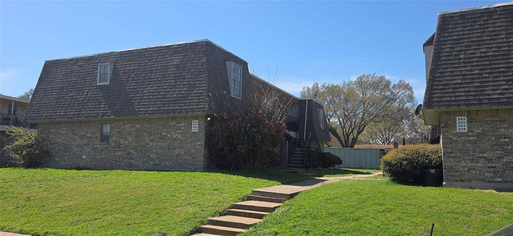233 Vista Way #235, Benbrook, TX 76126