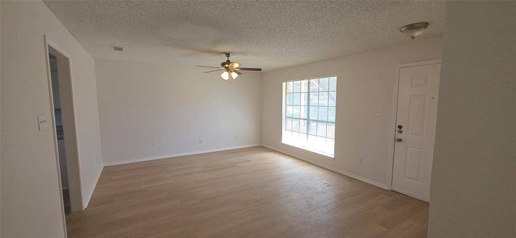 233 Vista Way #235, Benbrook, TX 76126