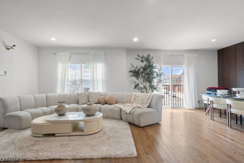 461 1St Ave, Elizabeth City, NJ 07206