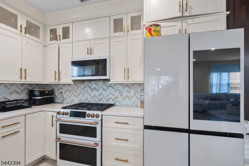 461 1St Ave, Elizabeth City, NJ 07206