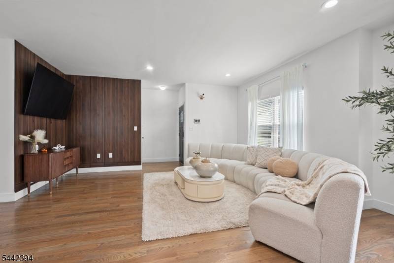 461 1St Ave, Elizabeth City, NJ 07206