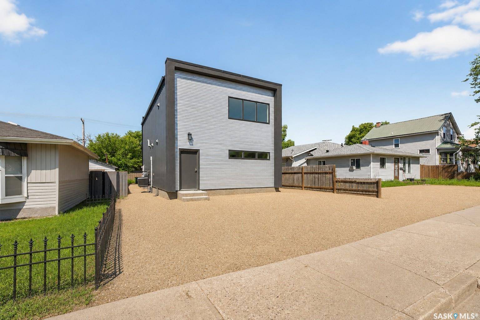 424 9th AVENUE W, Moose Jaw, SK S6H 4H5