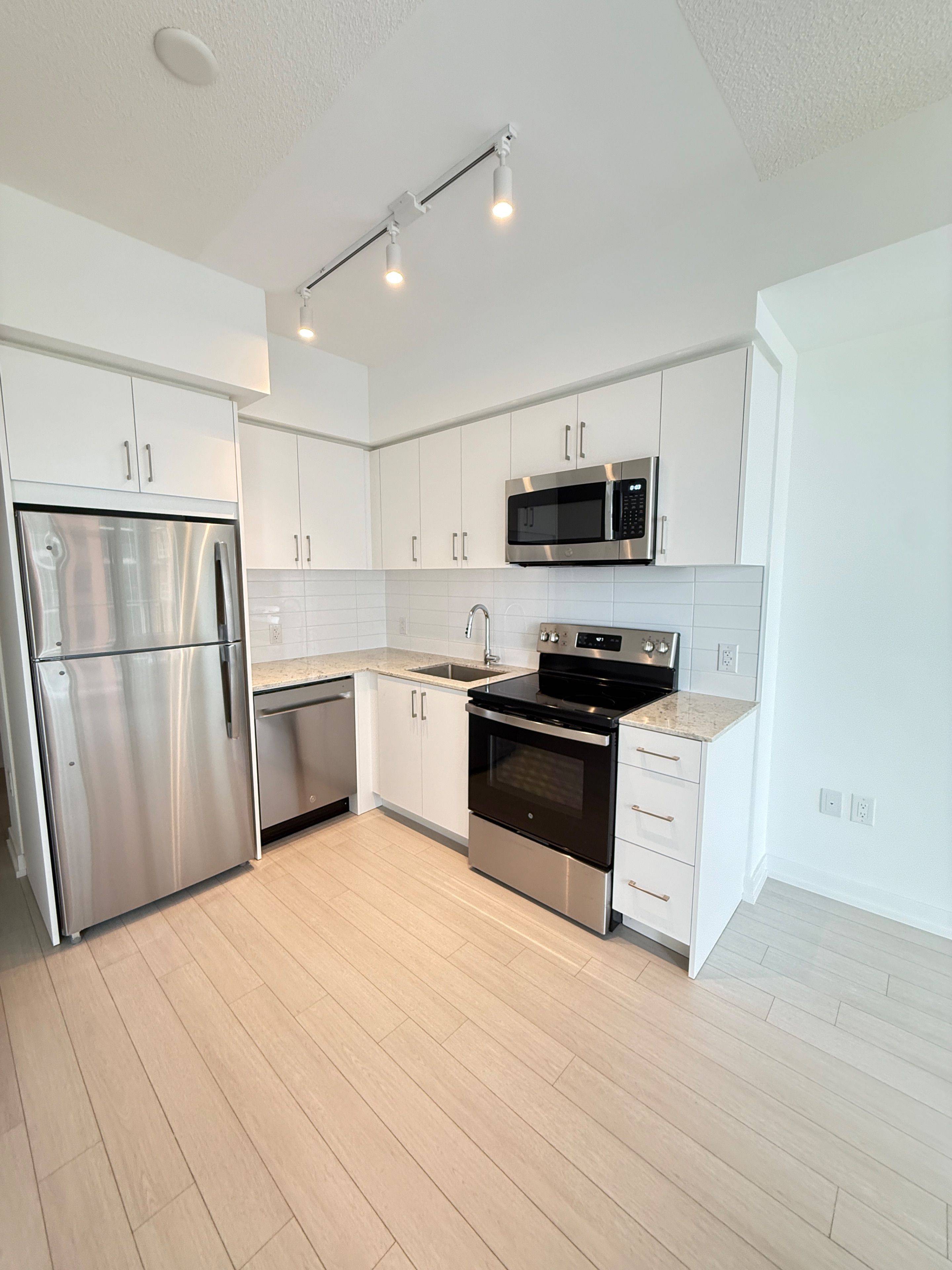 4010 Eglinton AVE W #912, Toronto W09, ON M9A 0G5