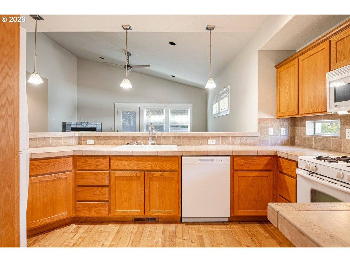 20651 SIERRA DR, Bend, OR 97701