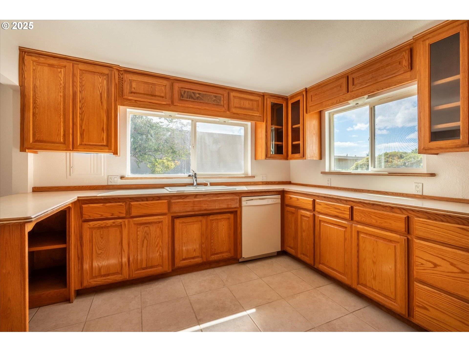89 MICHIGAN AVE, Bandon, OR 97411