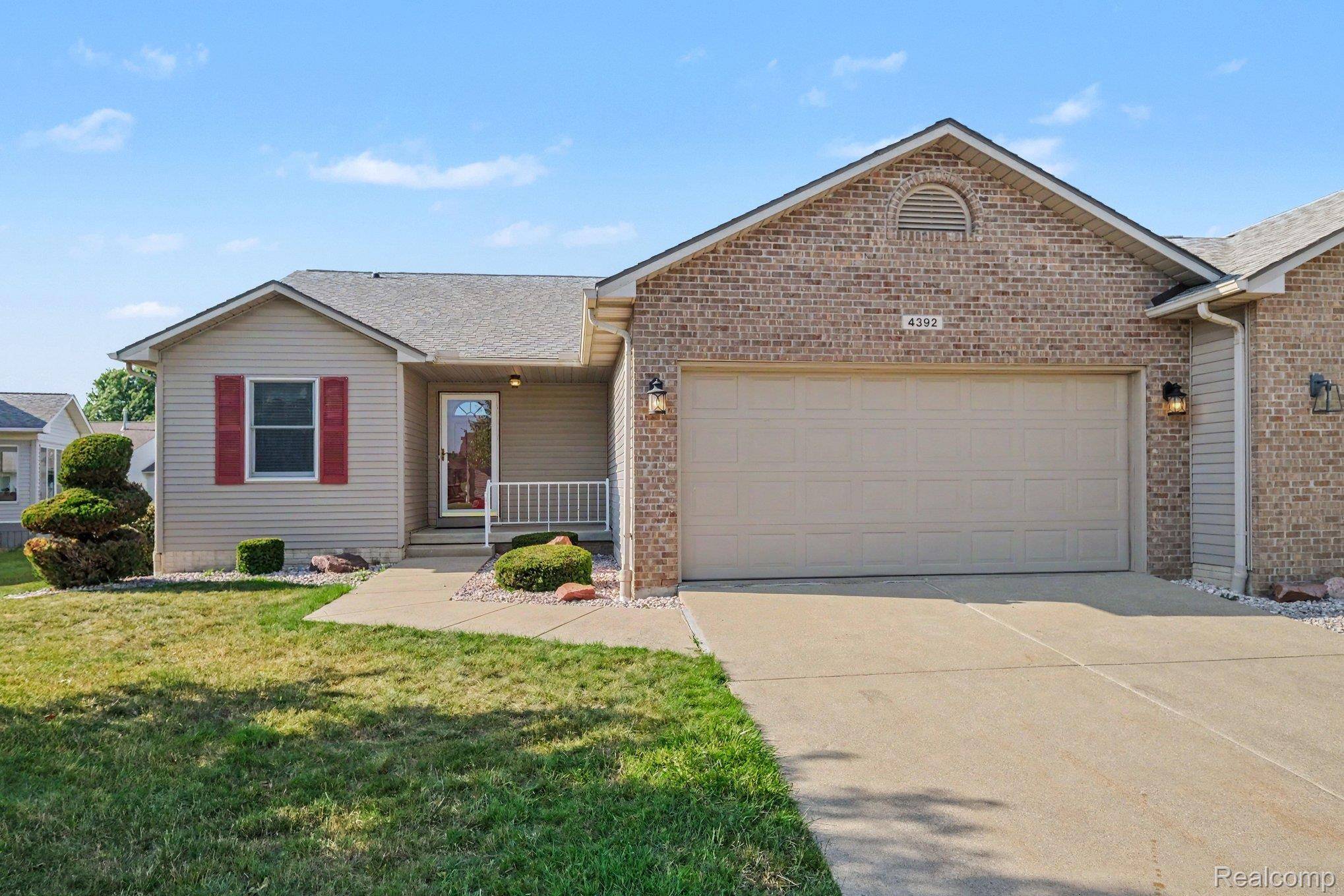4392 Springbrook DR, Swartz Creek, MI 48473