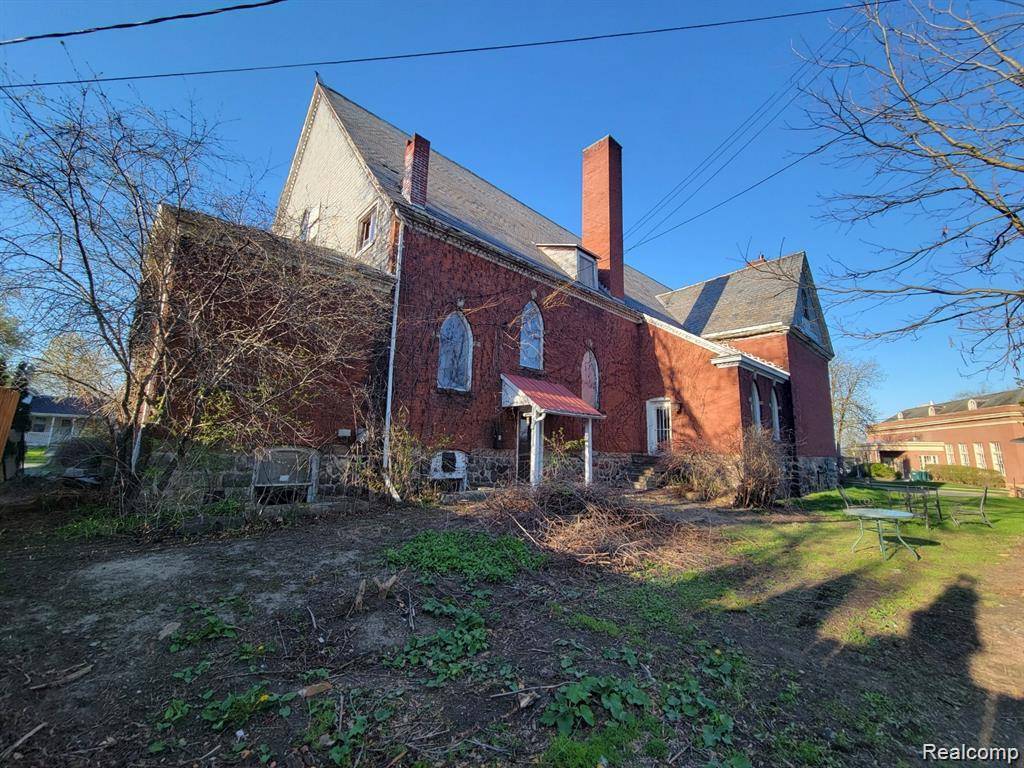 349 N Monroe ST, Lapeer, MI 48446