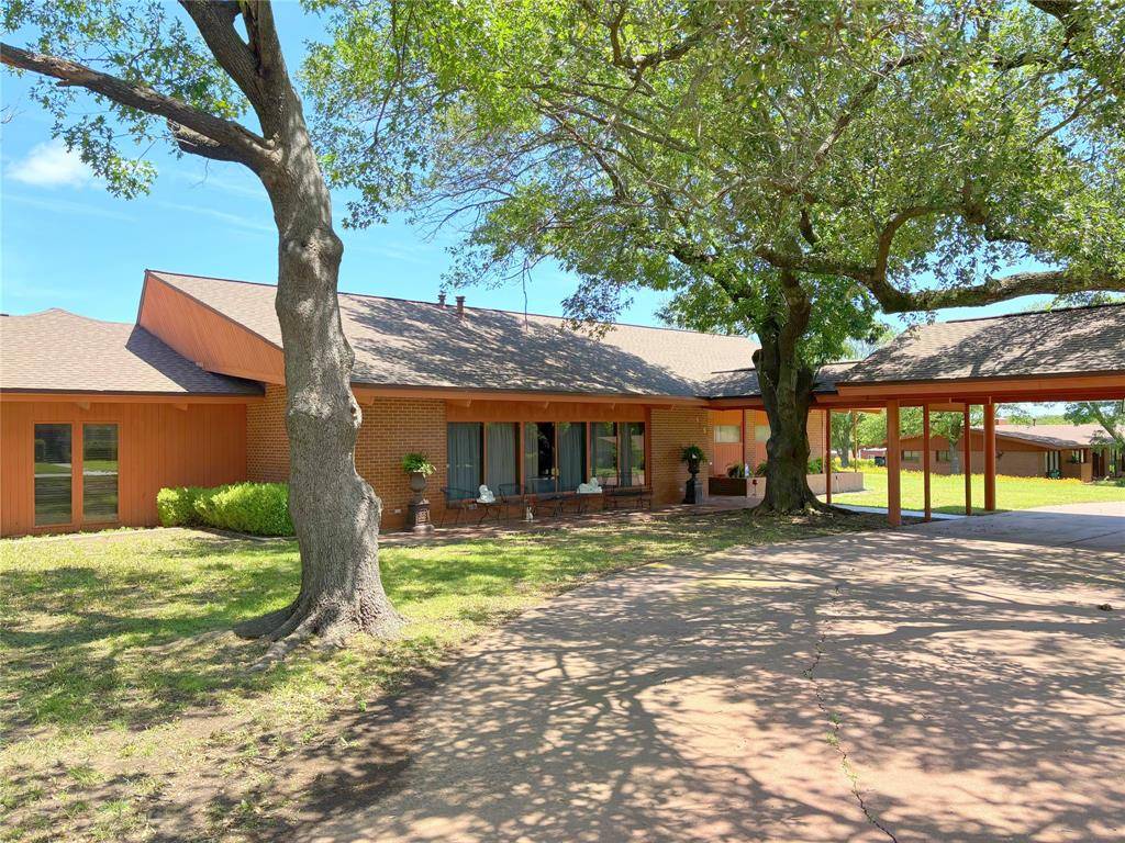 905 Bennett Drive, Bowie, TX 76230