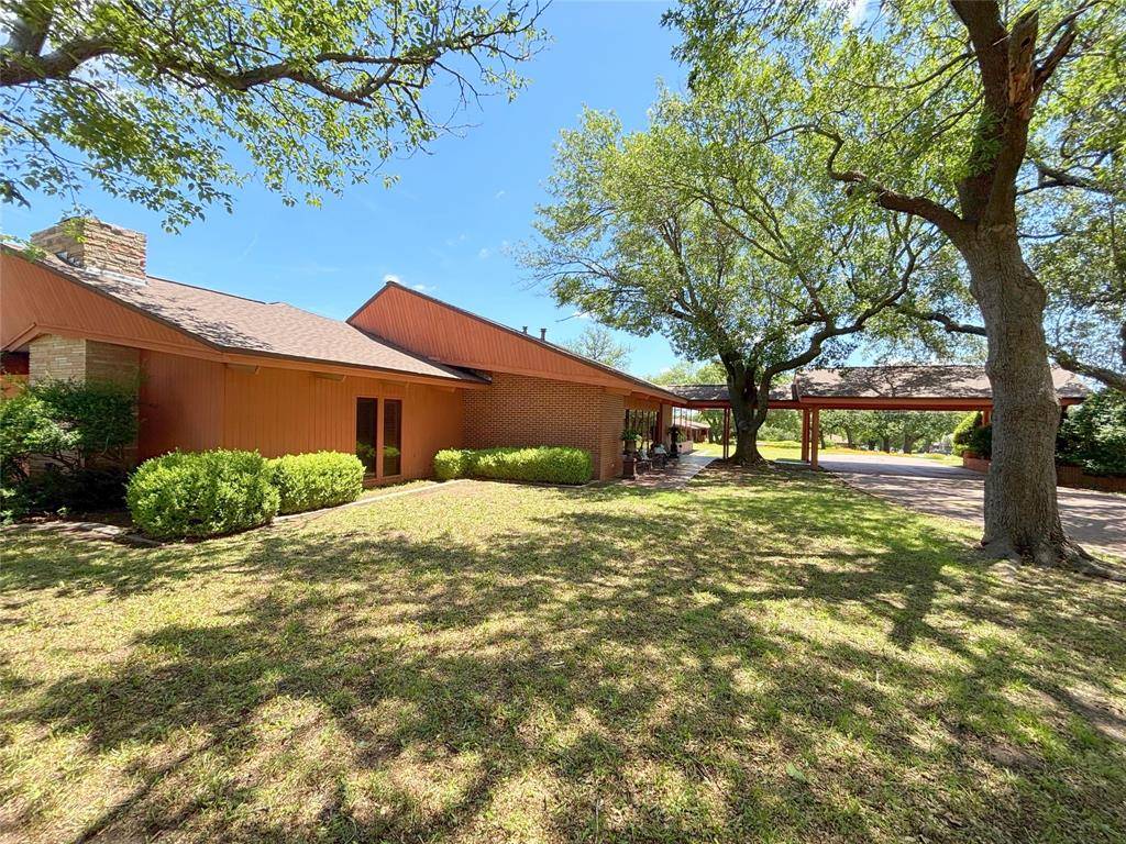 905 Bennett Drive, Bowie, TX 76230