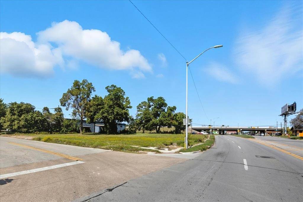 201 N Riverside Drive, Fort Worth, TX 76111