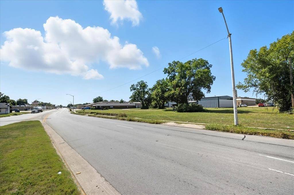 201 N Riverside Drive, Fort Worth, TX 76111