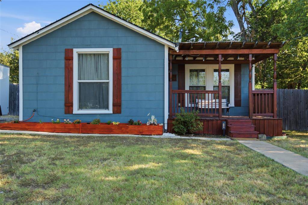 116 W 7th Street, Weatherford, TX 76086