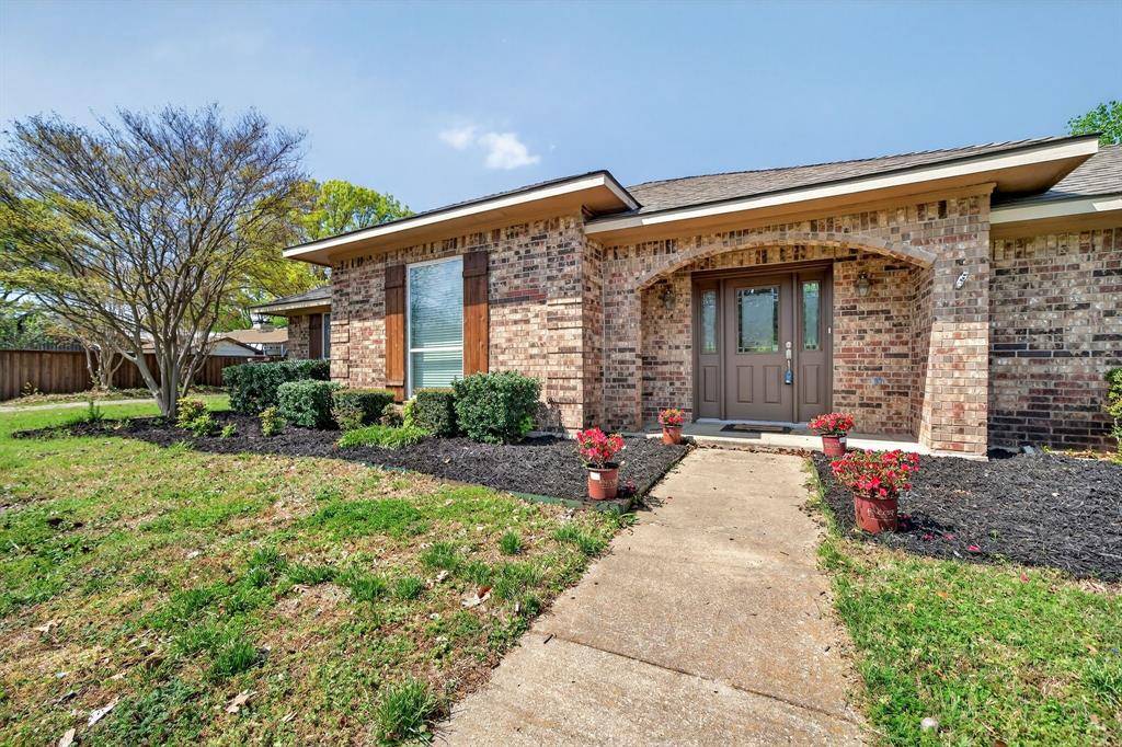 102 Royal Oaks Drive, Greenville, TX 75402